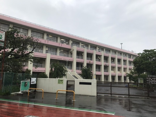 夏見台住宅第25号棟(夏見台小学校)