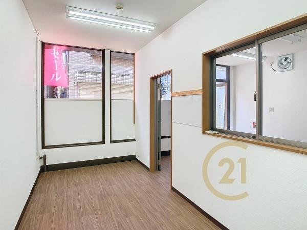 商店街に住居付きの店舗が登場