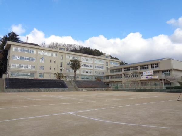 神戸市・全4部屋の共同住宅が登場しました(神戸市立高取台中学校)