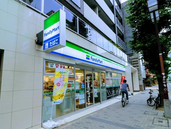 プレサンスSAKAE白川公園(ファミリーマート栄二丁目店)