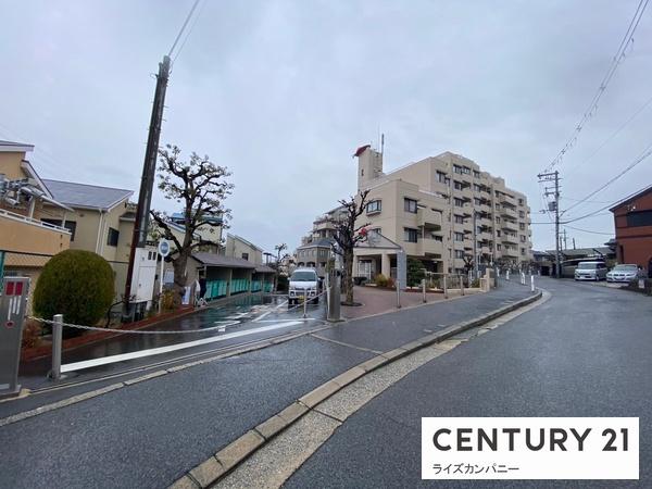 少女の赤い帽子泉北深井