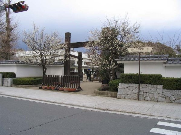 ライオンズマンション水戸三の丸(水戸市立三の丸小学校)