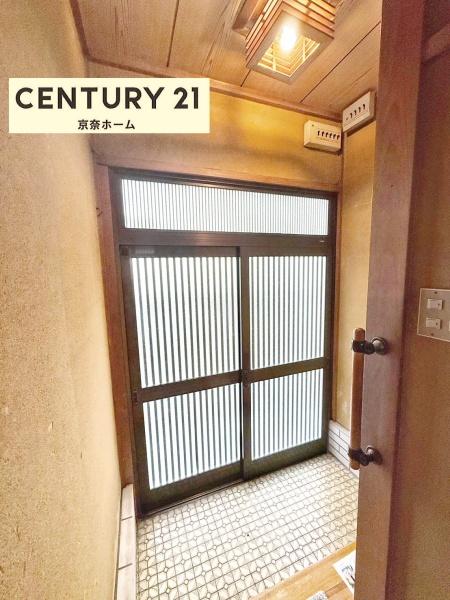 城陽市寺田正道の中古一戸建て(玄関)