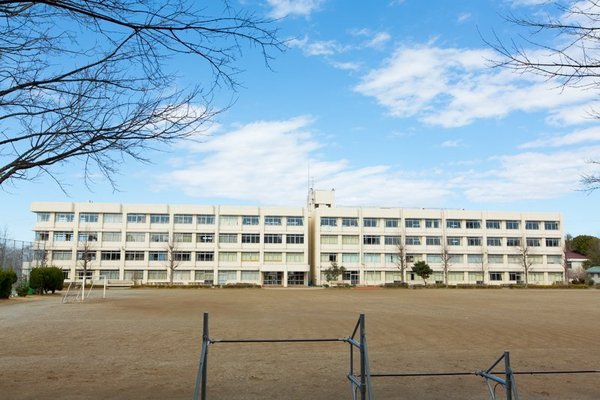 多摩市連光寺1丁目の中古一戸建て(多摩市立聖ヶ丘中学校)