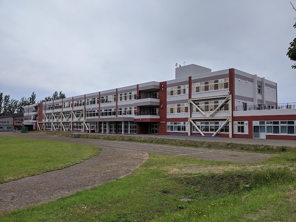 岩見沢市十二条西3丁目の土地(岩見沢市立南小学校)