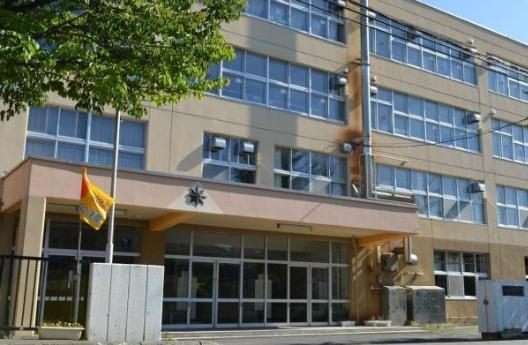 札幌市南区南沢三条3丁目の土地(札幌市立南の沢小学校)