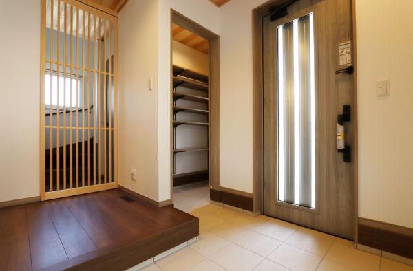 松山市正円寺４丁目の中古一戸建て