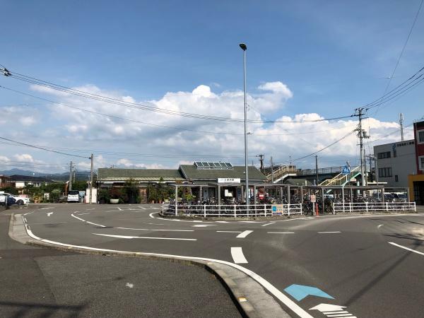 サーパス三津浜駅通り(三津浜駅(JR四国予讃線))