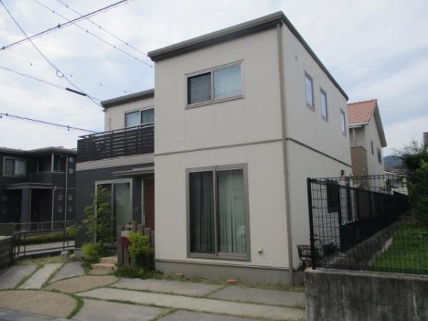 東温市志津川南３丁目
