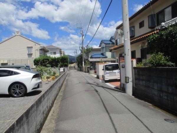 東温市西岡