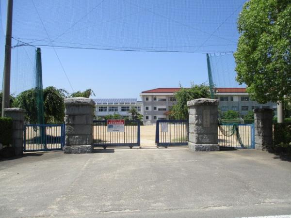 東温市西岡の土地(東温市立重信中学校)