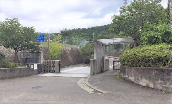 松山市束本２丁目の中古一戸建て(松山市立桑原中学校)