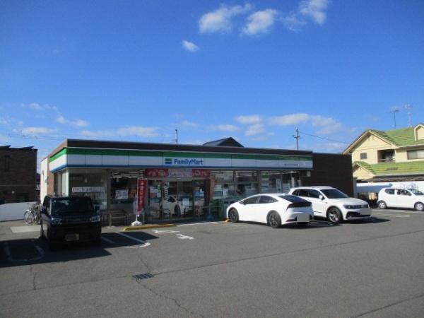 生石町　３号棟(ファミリーマート松山フライブルク通り店)