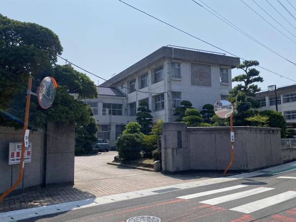 伊予市下吾川の中古一戸建て(伊予市立郡中小学校)