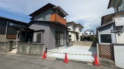 松山市古三津３丁目の中古一戸建て