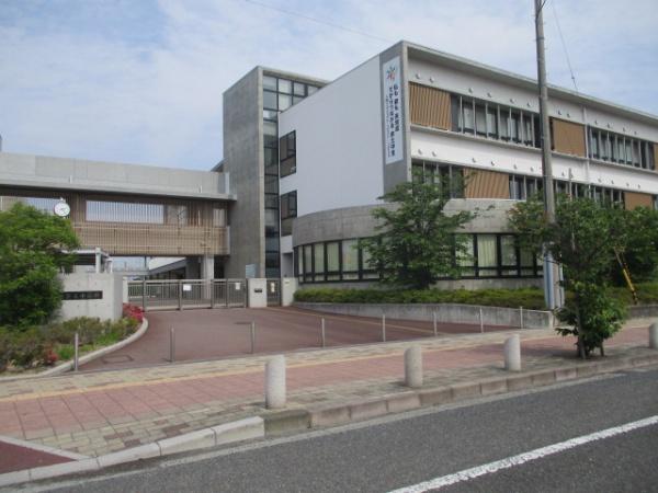余戸西６丁目　２号棟(松山市立余土中学校)