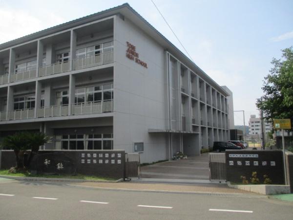 伊予郡砥部町千足の中古一戸建て(砥部町立砥部中学校)