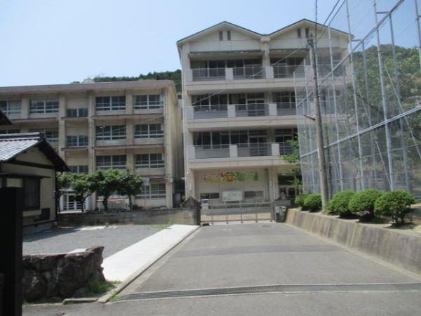 松山市湯の山８丁目の中古一戸建て(松山市立湯山小学校)