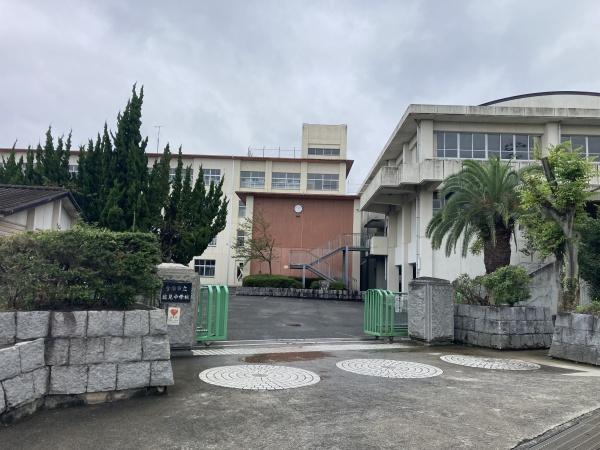 今治市石井町４丁目の土地(今治市立近見中学校)