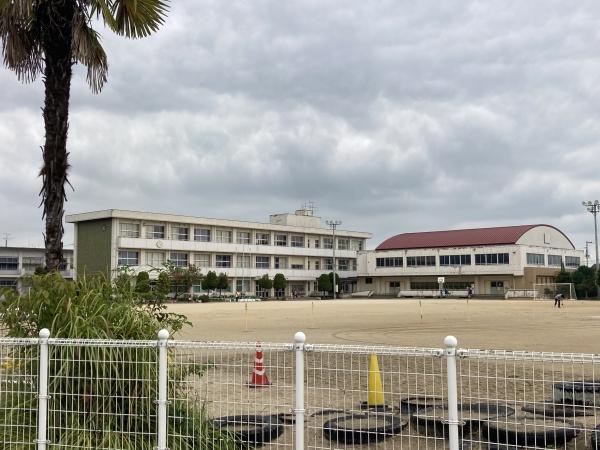 西条市北条の土地(西条市立多賀小学校)