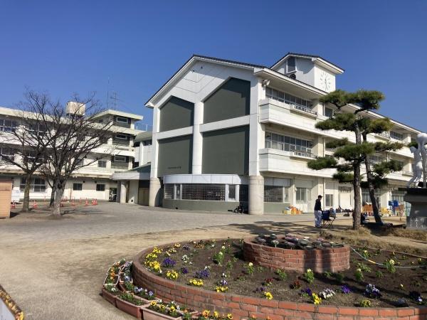 西条市朔日市の中古一戸建て(西条市立西条小学校)