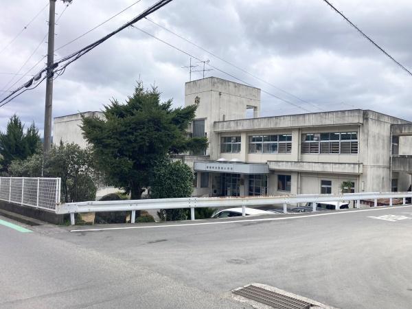 西条市丹原町田滝の土地(田滝小学校)