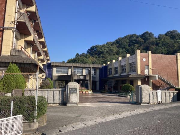 今治市国分２丁目の土地(今治市立国分小学校)