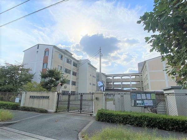 千里グリーンマンション(豊中市立新田南小学校)