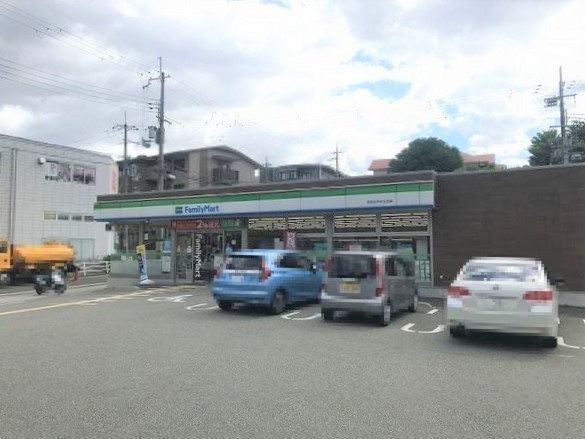 千里南パークマンションA棟(ファミリーマート吹田五月が丘北店)