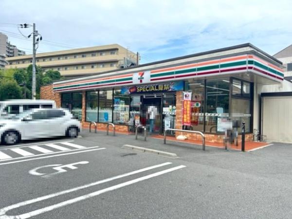 千里泉ヶ丘スカイハイツ1号館(セブンイレブン豊中東泉丘店)