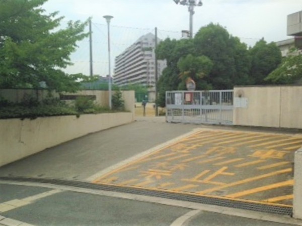 千里山田コーポラスB棟(吹田市立山田東中学校)