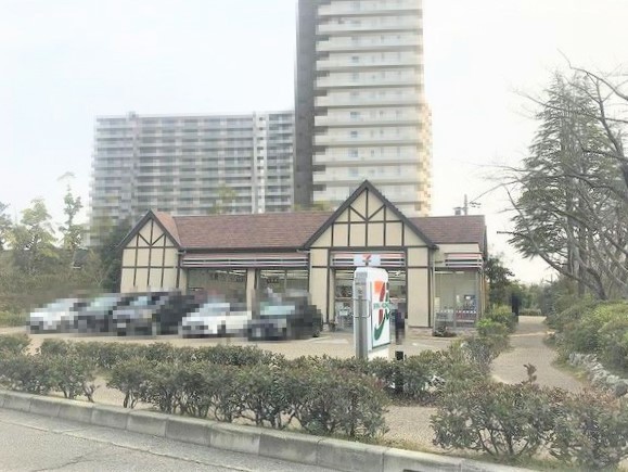 千里中央パーク・ヒルズD棟(セブンイレブン豊中新千里南町店)