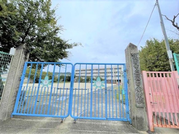 サンロイヤル箕面コスモ1号館(箕面市立箕面小学校)