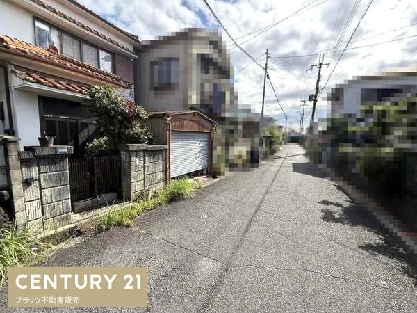 羽曳野市西浦1丁目の中古一戸建て(前面道路含む現地写真)