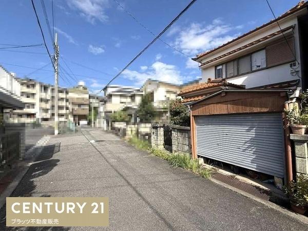 羽曳野市西浦1丁目の中古一戸建て(前面道路含む現地写真)