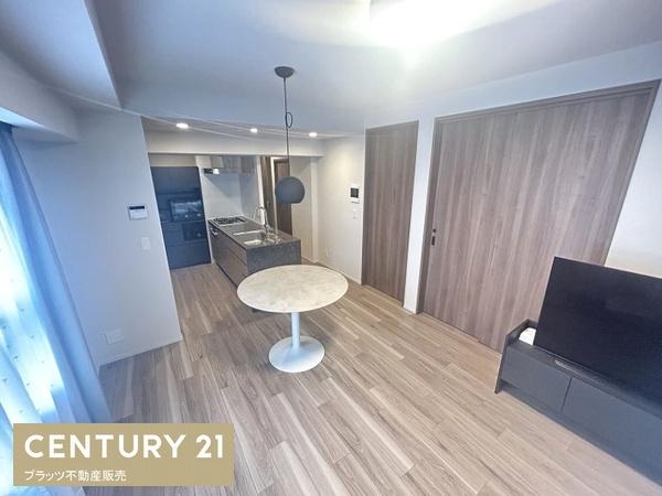 プレミスト江坂(リビング)