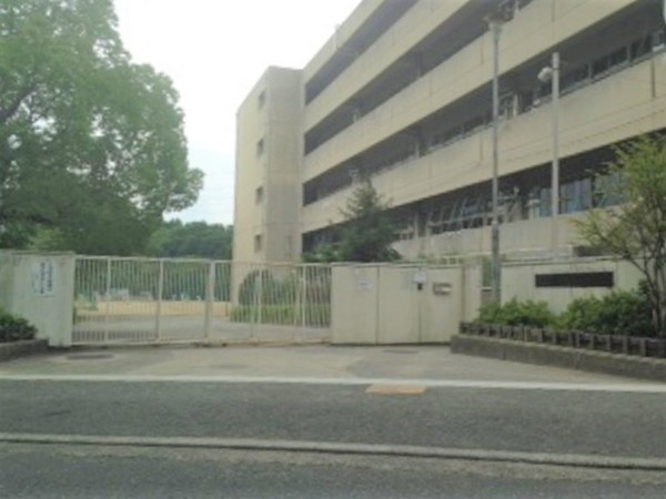 公社山田西第三次団地　Ａ－３棟(吹田市立西山田中学校)