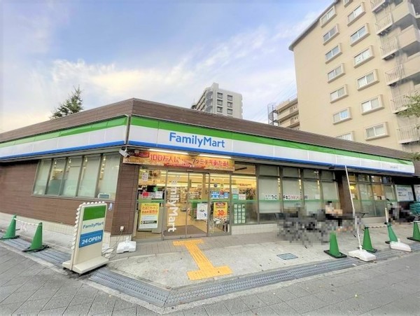 ファミリーコーポ緑地公園(ファミリーマート緑地公園駅東店)
