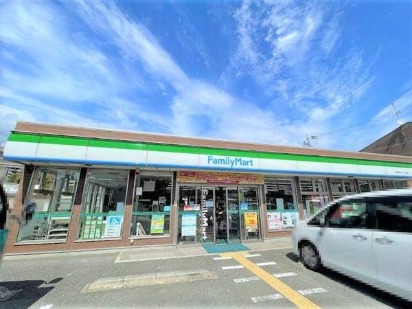 インペリアル千里青葉丘(ファミリーマート名神吹田インター前店)