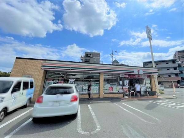 インペリアル千里青葉丘(セブンイレブン吹田青葉丘南店)