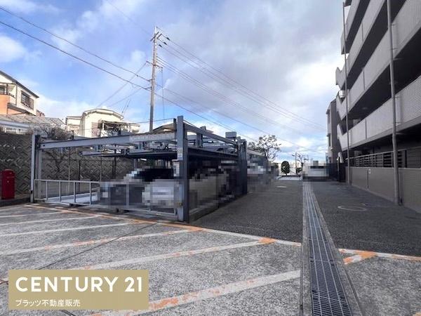 クラウンハイム豊中柴原モノレール駅前