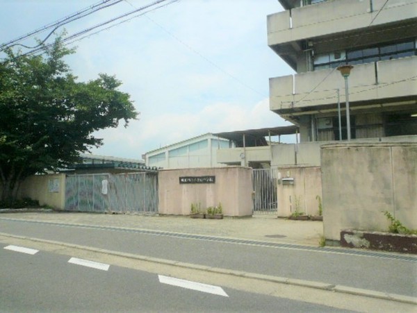 メゾン千里丘Ａ棟(吹田市立千里丘中学校)