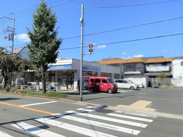 日商岩井箕面ハイツC棟(ローソン新稲店)