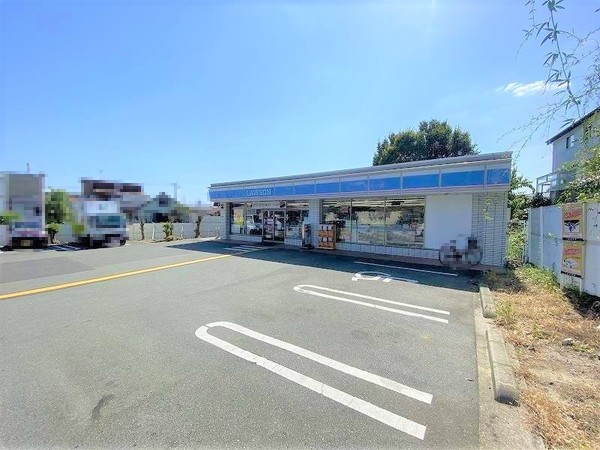 メゾン箕面(ローソン箕面桜三丁目店)