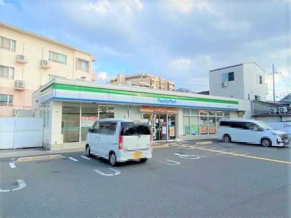 シャリエ豊中(ファミリーマート豊中岡町北店)