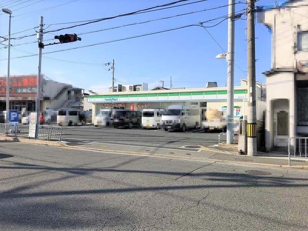 シャンボール豊中(ファミリーマート豊中旭丘店)