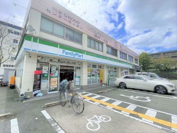 パークハウス千里中央サザン・レジデンス(ファミリーマート箕面船場店)
