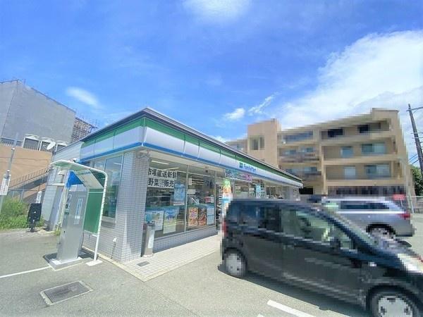藤和千里ハイタウン(ファミリーマート豊中上新田四丁目店)
