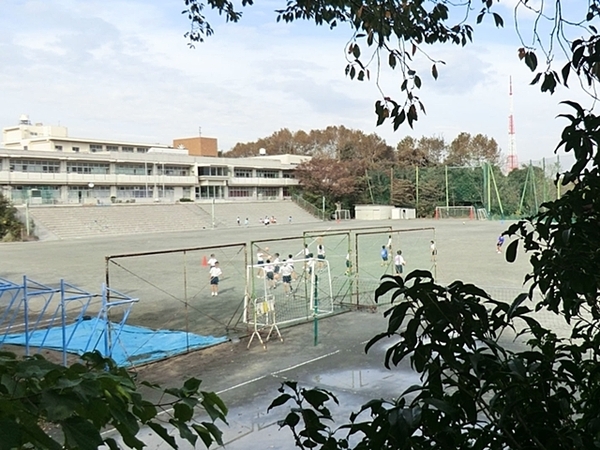 横浜市鶴見区馬場４丁目の土地(横浜市立寺尾中学校)