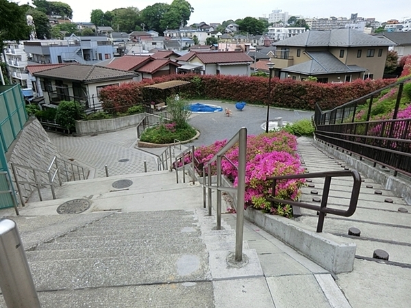 グランシーナ東寺尾(岸谷四丁目公園)